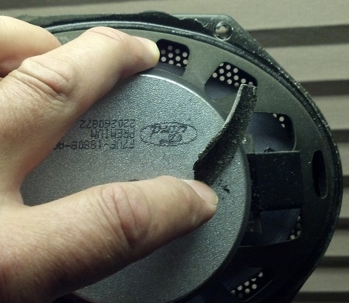 Ford factory speaker -- no foam suspension.jpg
